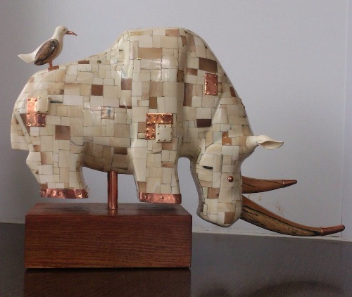 что делает носорог